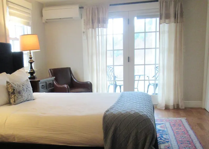 The White House Inn