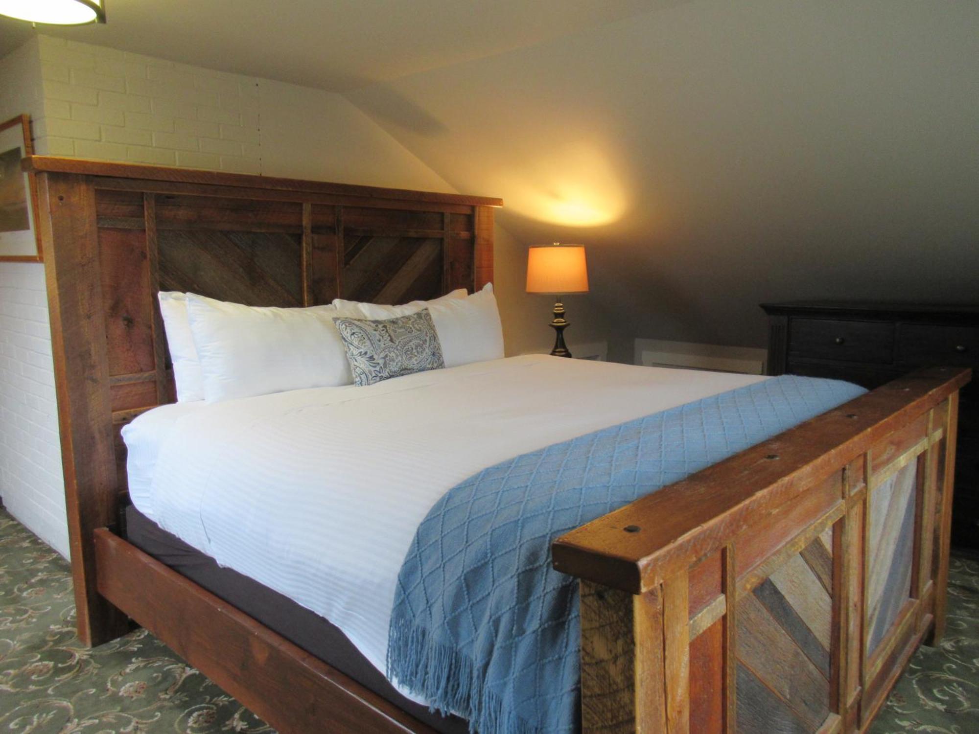 Inn The White House 3*