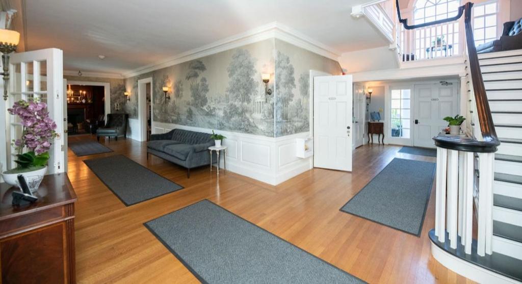 The White House Inn 3*