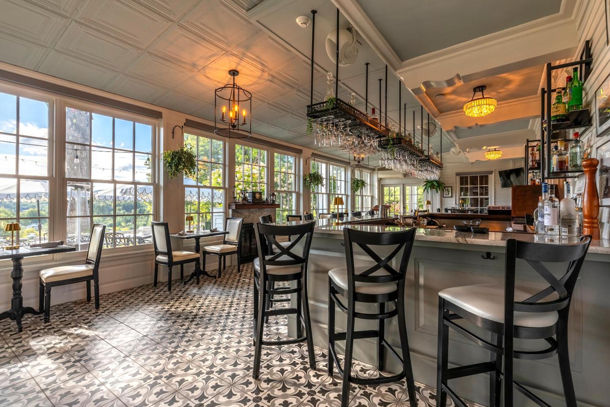 Inn The White House 3*