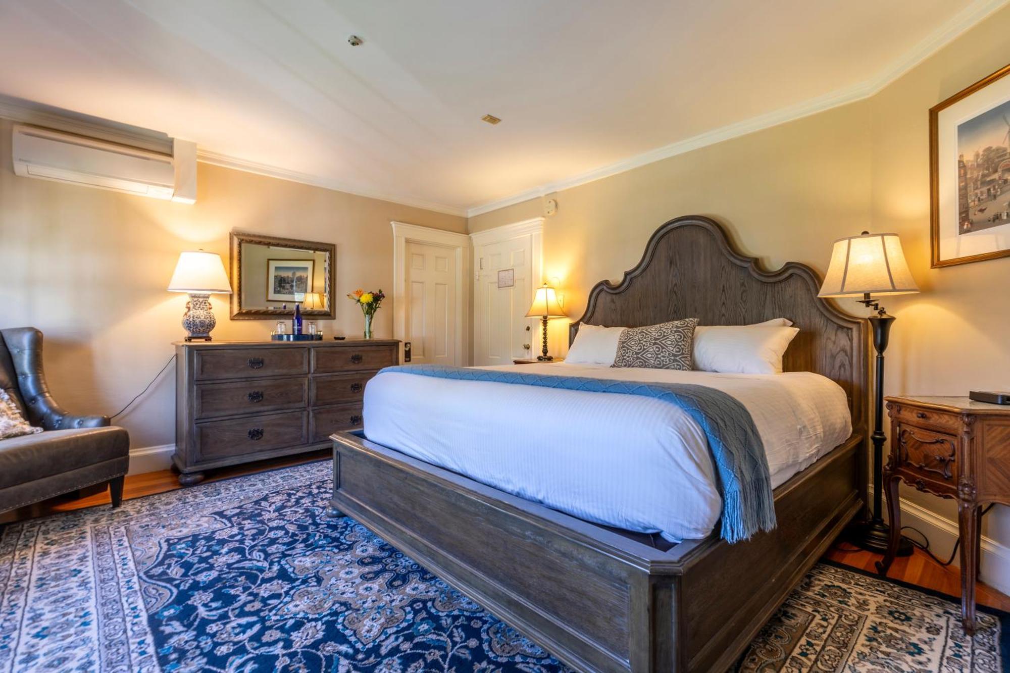 Inn The White House 3*