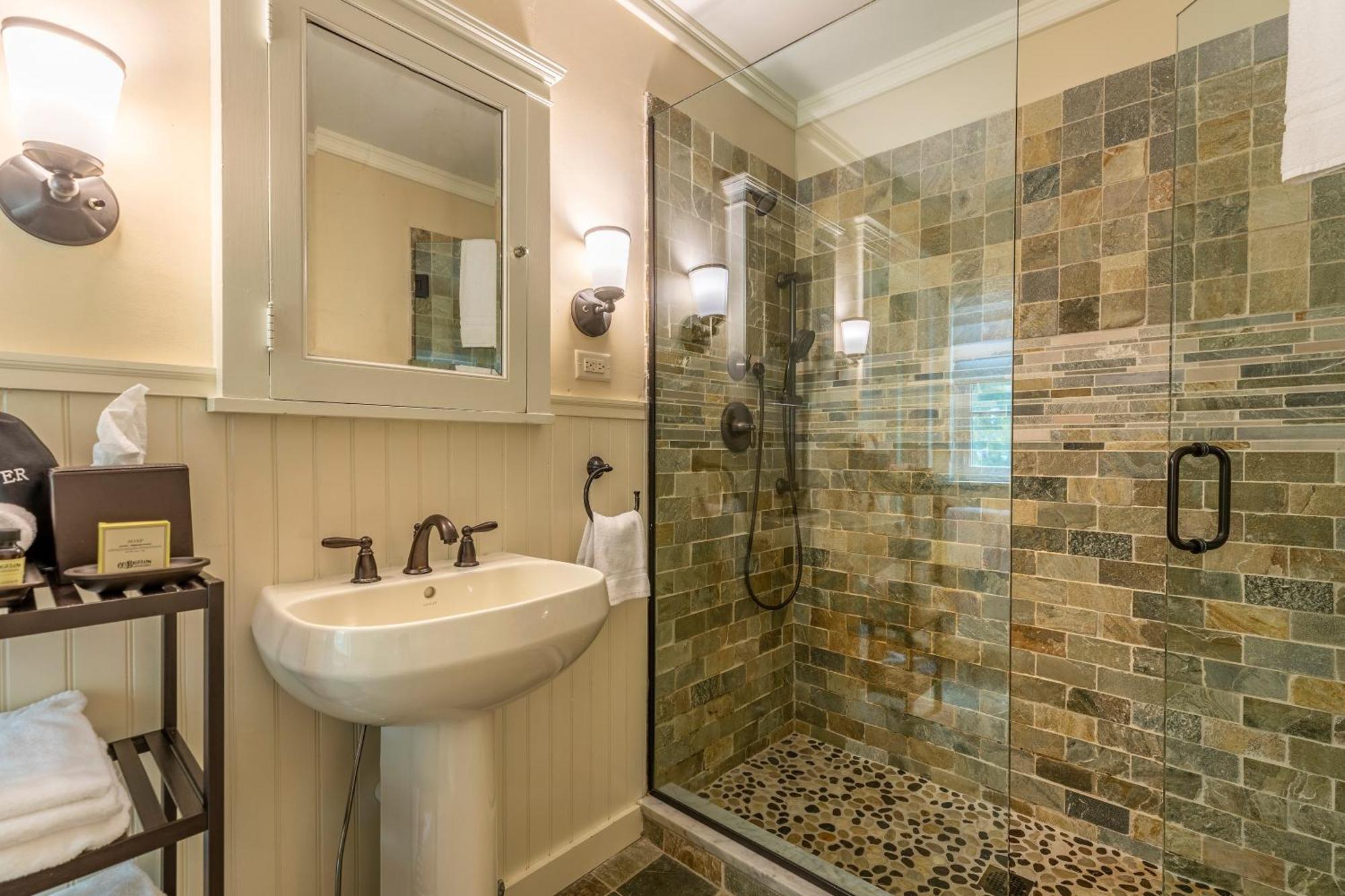Inn The White House 3*