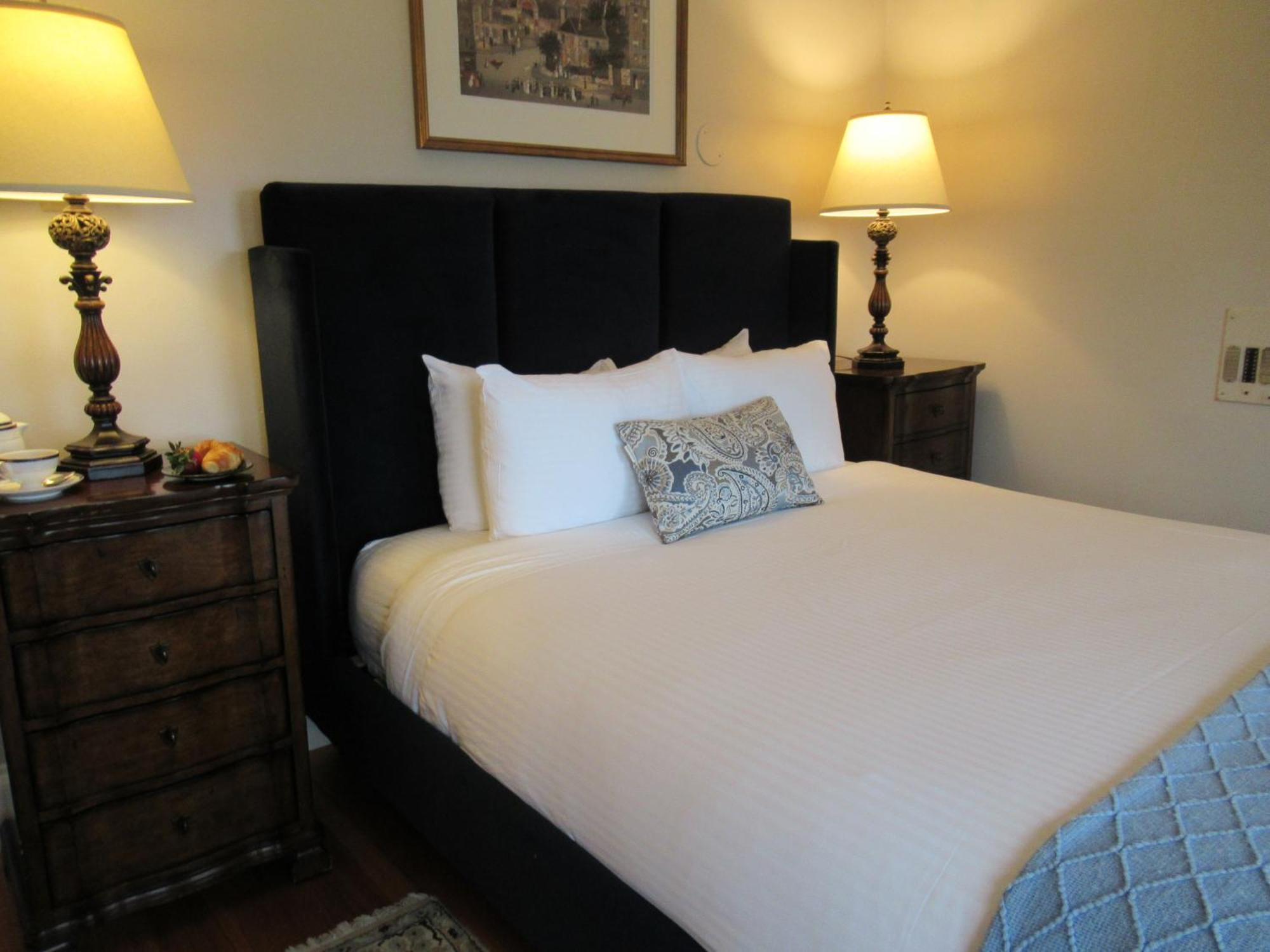 The White House Inn 3*