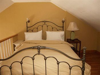 The White House Inn
